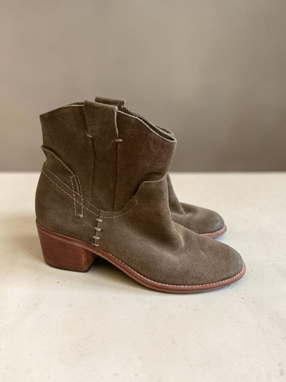 DOLCE VITA Olive Brown Suede Ankle Boots Size 8.5